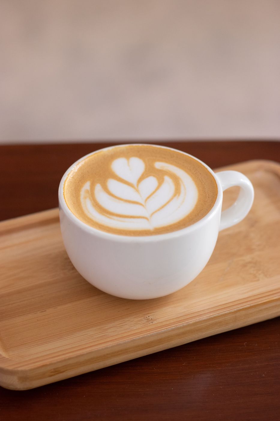 Flat white con dibujo en la espuma